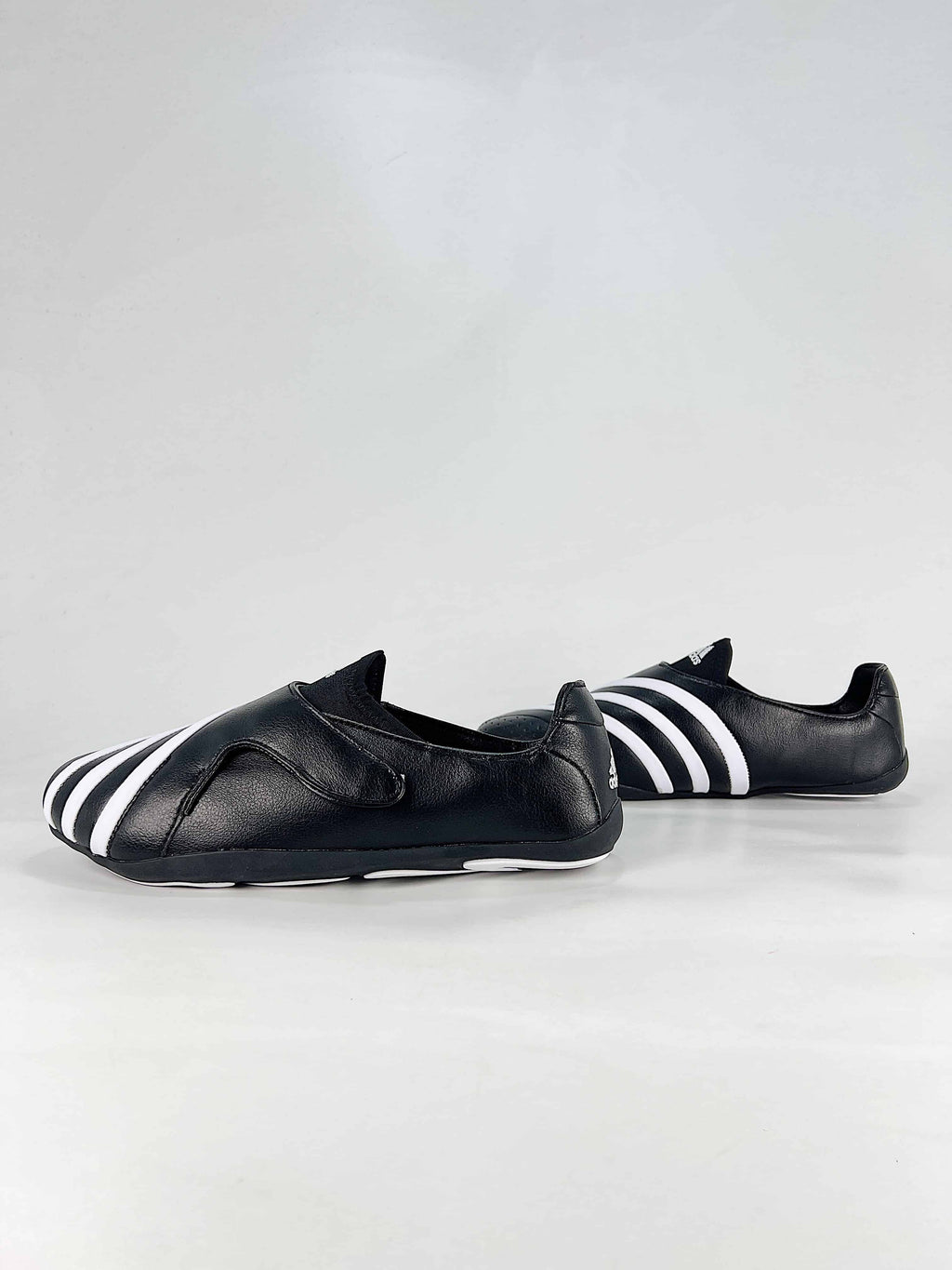 Pharrell Williams x Adidas Vario Flat Earther "Core Black White"-Classic sneakers，Adidas Women's Shoe Sale / Men's Shoe Sale