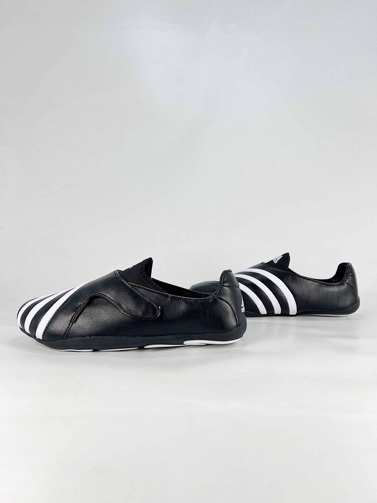 Pharrell Williams x Adidas Vario Flat Earther "Core Black White"-Classic sneakers，Adidas Women's Shoe Sale / Men's Shoe Sale