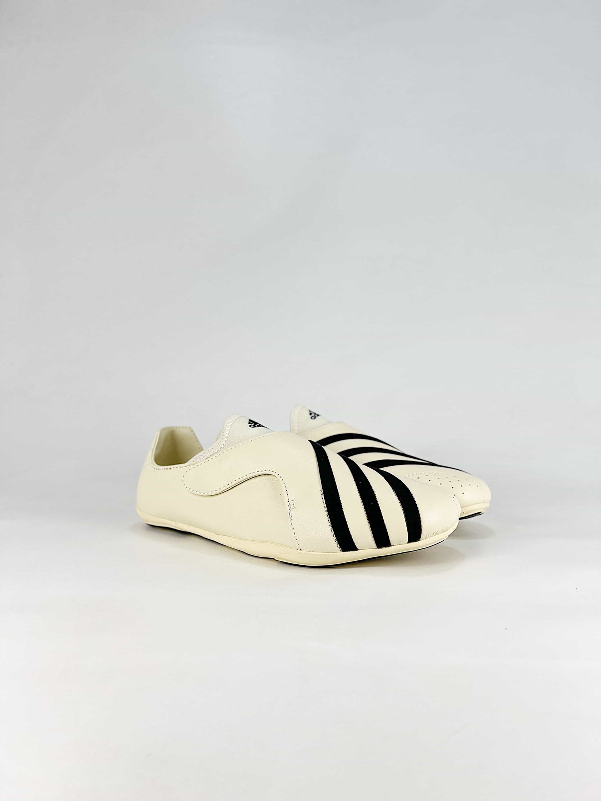 Pharrell Williams x Adidas Vario Flat Earther "Cream White Black"-Classic sneakers，Adidas Women's Shoe Sale / Men's Shoe Sale